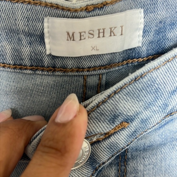 MESHKI Straight Lightwash Jeans - Picture 6 of 10